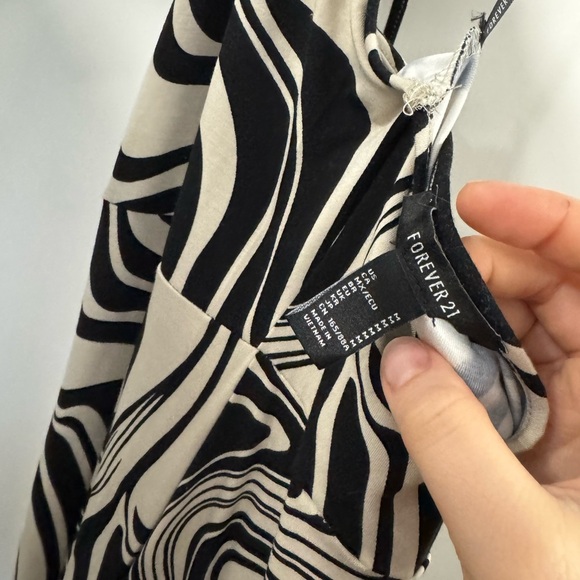 Forever 21 halter dress M // 091809 - Picture 2 of 2